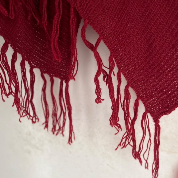 BCBG NWOT 100% alpaca burgundy fringed poncho - Picture 4 of 10